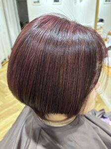 白髪染めで老けて見えていた髪が、白髪ぼかしで艶髪に若返った40代女性の仕上がり 